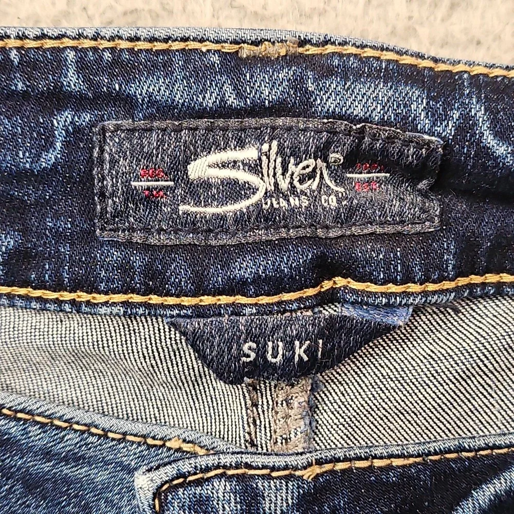 Silver Jeans Suki Capri Womens 31 Blue Denim Western Dark Wash Distressed Faded